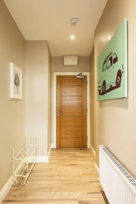 The Matisse- 10 Min Walk To / Trendy 1 Bd Apartment Belfast