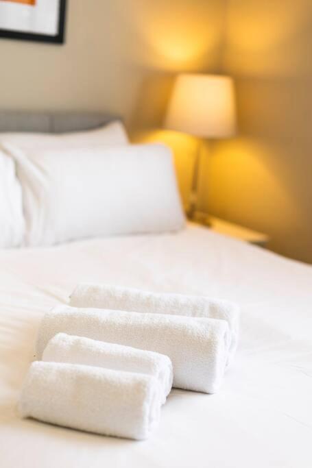 The Matisse- 10 Min Walk To / Trendy 1 Bd Apartment *