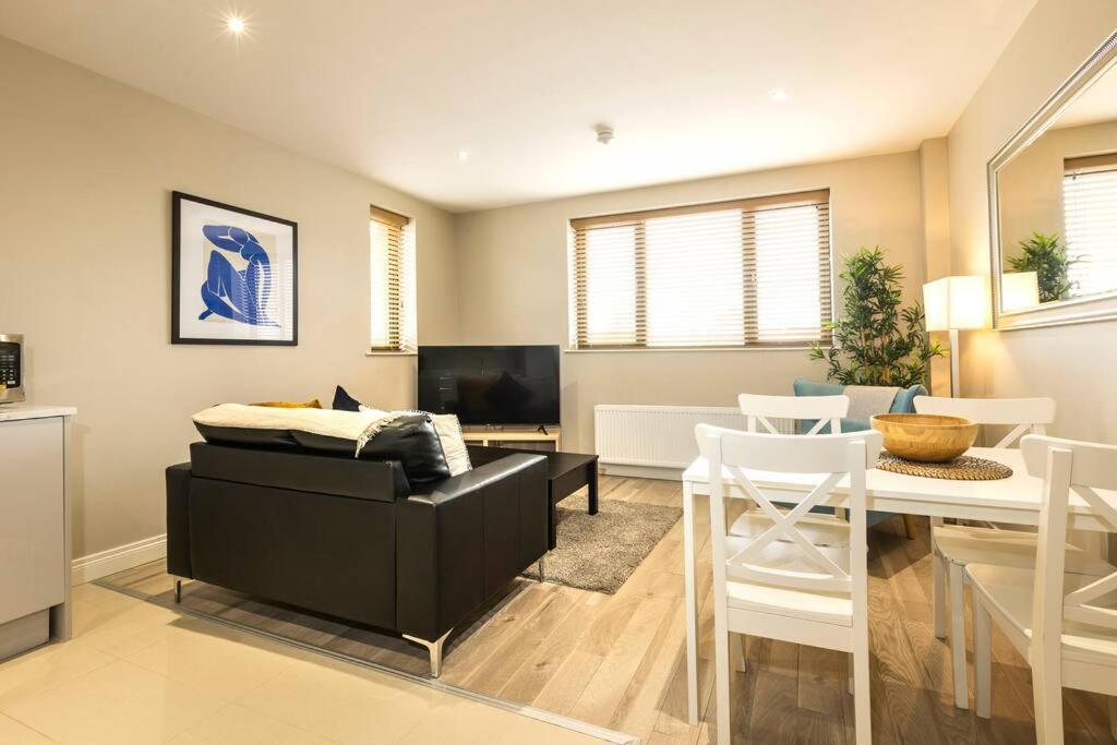 The Matisse- 10 Min Walk To / Trendy 1 Bd *