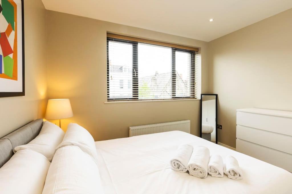 The Matisse- 10 Min Walk To / Trendy 1 Bd Apartment *