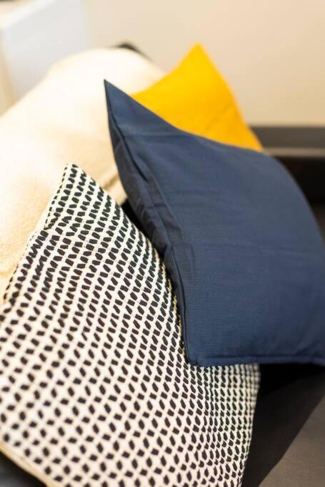 The Matisse- 10 Min Walk To / Trendy 1 Bd *