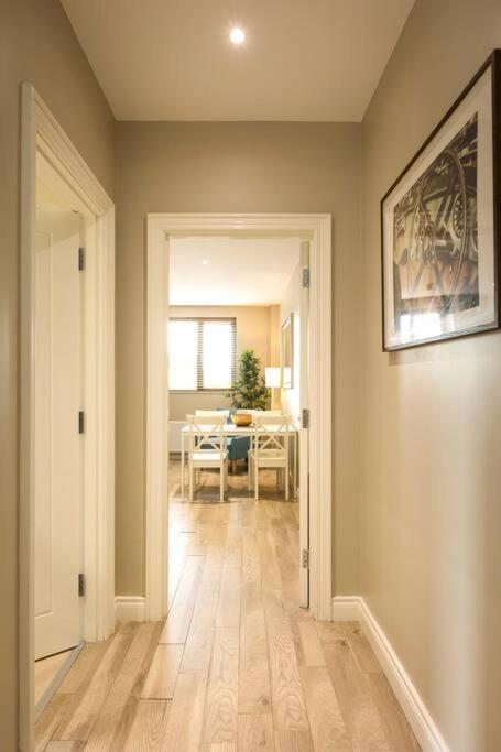 The Matisse- 10 Min Walk To / Trendy 1 Bd *