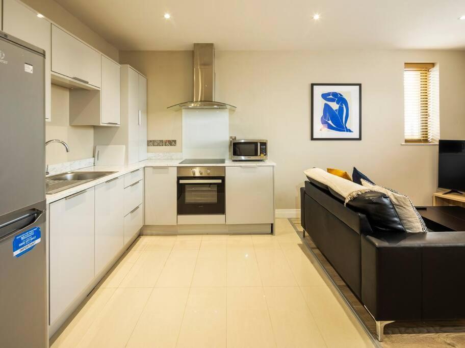 The Matisse- 10 Min Walk To / Trendy 1 Bd *